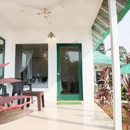 Tropical Valley Resort Morjim Esterno foto