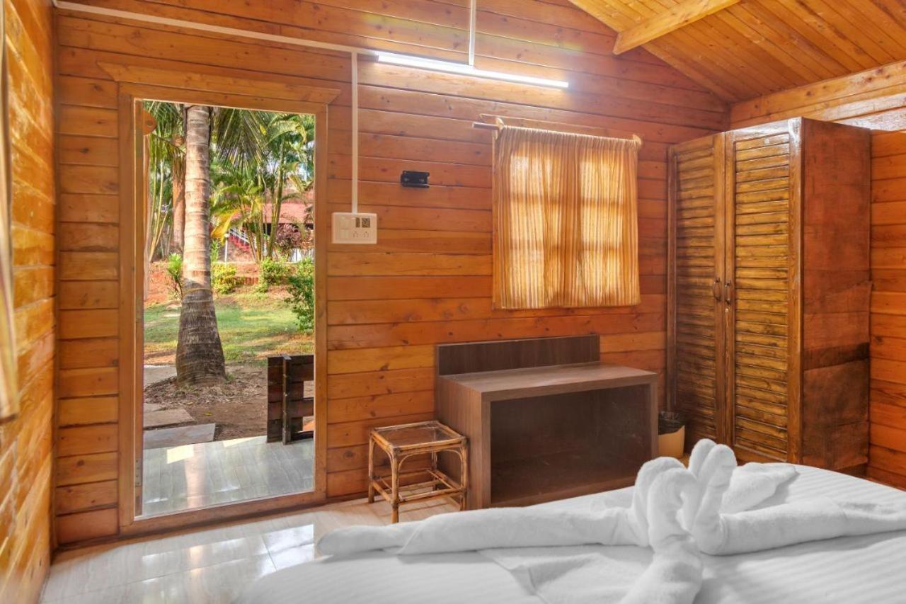 Tropical Valley Resort Morjim Esterno foto
